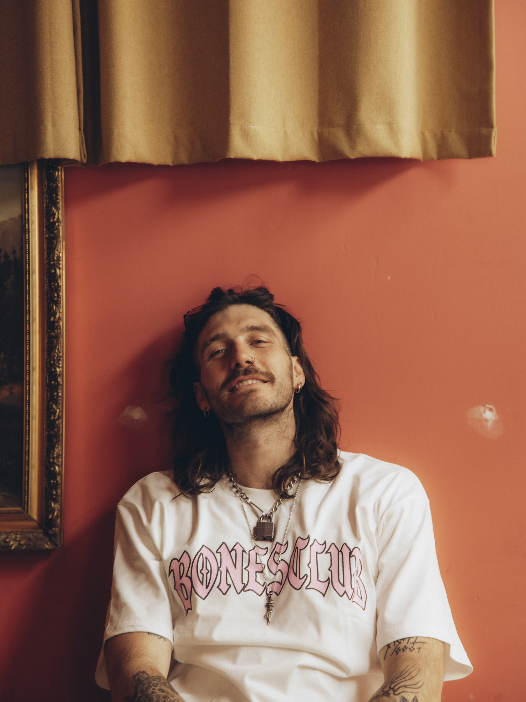 Bones Club Gothic Tee - Vintage White/Pink